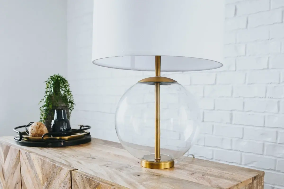 Hvilken lampe skal stå på bordet? 5 ting du skal overveje når du køber en ny bordlampe
