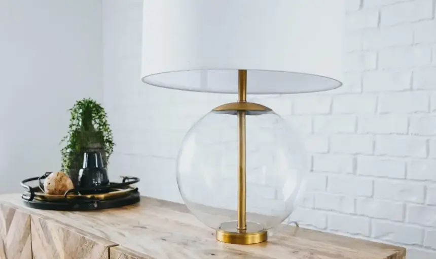 Hvilken lampe skal stå på bordet? 5 ting du skal overveje når du køber en ny bordlampe