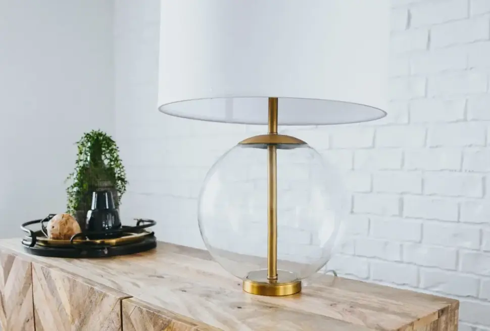 Hvilken lampe skal stå på bordet? 5 ting du skal overveje når du køber en ny bordlampe