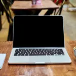 Hvordan kan jeg bruge mit sofabord til at skabe en mere funktionel stueindretning?